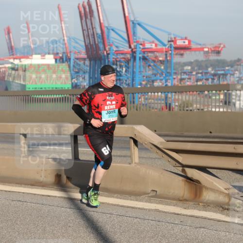03.10.2025 - Köhlbrandbrückenlauf Yannick Fuchs http://msf.ph/oto/9179483 03.10.2025 08:52:25 Position 2 61, 3713 meine-sportfotos.de