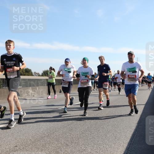 03.10.2025 - Köhlbrandbrückenlauf Yannick Fuchs http://msf.ph/oto/9179492 03.10.2025 11:19:38 Position 3 5061, 6566 meine-sportfotos.de