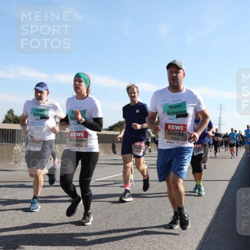 03.10.2025 - Köhlbrandbrückenlauf Yannick Fuchs http://msf.ph/oto/9179501 03.10.2025 11:19:39 Position 3 6565, 6566, 6569 meine-sportfotos.de