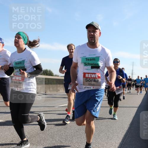 03.10.2025 - Köhlbrandbrückenlauf Yannick Fuchs http://msf.ph/oto/9179505 03.10.2025 11:19:39 Position 3 6569, 6566, 6565 meine-sportfotos.de