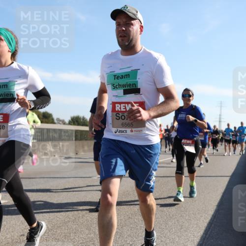 03.10.2025 - Köhlbrandbrückenlauf Yannick Fuchs http://msf.ph/oto/9179507 03.10.2025 11:19:39 Position 3 1569, 6566, 6565, 2025 meine-sportfotos.de