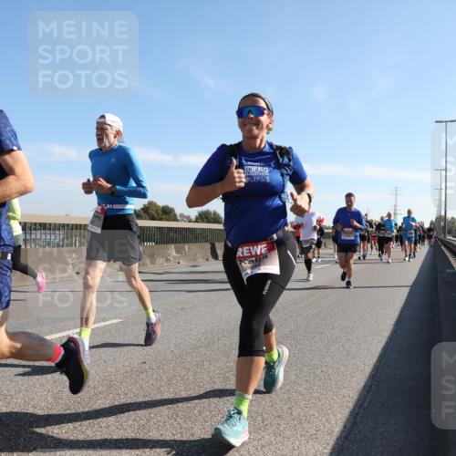 03.10.2025 - Köhlbrandbrückenlauf Yannick Fuchs http://msf.ph/oto/9179516 03.10.2025 11:19:40 Position 3 2025, 5638, 5642 meine-sportfotos.de