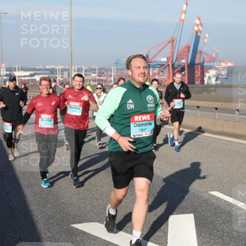 03.10.2025 - Köhlbrandbrückenlauf Yannick Fuchs http://msf.ph/oto/9179538 03.10.2025 08:52:31 Position 2 3003, 1827 meine-sportfotos.de