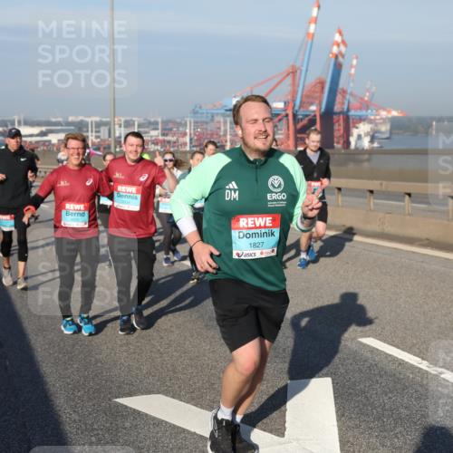 03.10.2025 - Köhlbrandbrückenlauf Yannick Fuchs http://msf.ph/oto/9179541 03.10.2025 08:52:31 Position 2 3003, 1827 meine-sportfotos.de