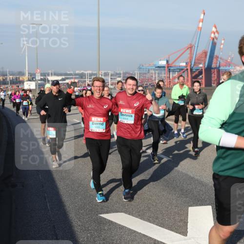 03.10.2025 - Köhlbrandbrückenlauf Yannick Fuchs http://msf.ph/oto/9179546 03.10.2025 08:52:32 Position 2 3003, 3004 meine-sportfotos.de