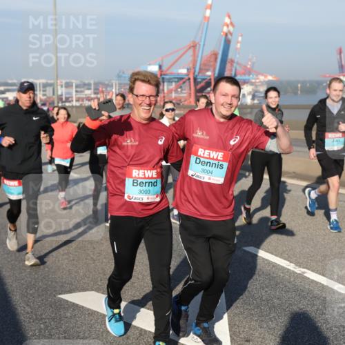 03.10.2025 - Köhlbrandbrückenlauf Yannick Fuchs http://msf.ph/oto/9179561 03.10.2025 08:52:33 Position 2 3003, 3004 meine-sportfotos.de