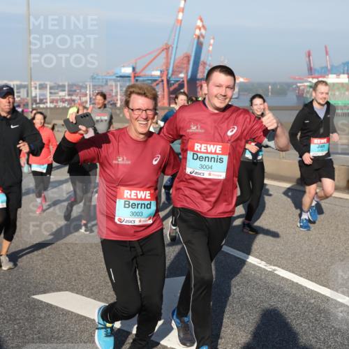 03.10.2025 - Köhlbrandbrückenlauf Yannick Fuchs http://msf.ph/oto/9179563 03.10.2025 08:52:33 Position 2 3003, 3004, 2016 meine-sportfotos.de