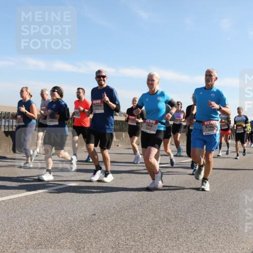 03.10.2025 - Köhlbrandbrückenlauf Yannick Fuchs http://msf.ph/oto/9179564 03.10.2025 11:19:45 Position 3 4571, 6227, 6228 meine-sportfotos.de
