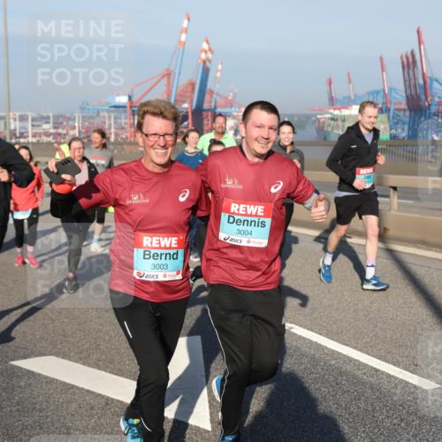 03.10.2025 - Köhlbrandbrückenlauf Yannick Fuchs http://msf.ph/oto/9179566 03.10.2025 08:52:33 Position 2 3003, 3004 meine-sportfotos.de