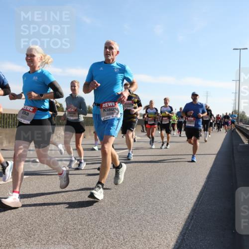 03.10.2025 - Köhlbrandbrückenlauf Yannick Fuchs http://msf.ph/oto/9179570 03.10.2025 11:19:45 Position 3 4571, 6227, 6228 meine-sportfotos.de