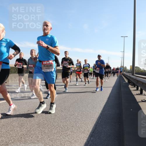 03.10.2025 - Köhlbrandbrückenlauf Yannick Fuchs http://msf.ph/oto/9179572 03.10.2025 11:19:45 Position 3 6227, 6228 meine-sportfotos.de