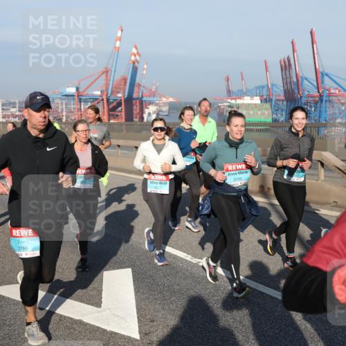 03.10.2025 - Köhlbrandbrückenlauf Yannick Fuchs http://msf.ph/oto/9179575 03.10.2025 08:52:34 Position 2 3786, 2217, 2099, 2016 meine-sportfotos.de