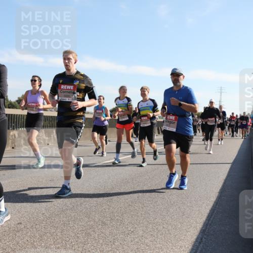 03.10.2025 - Köhlbrandbrückenlauf Yannick Fuchs http://msf.ph/oto/9179581 03.10.2025 11:19:46 Position 3 4888, 5025, 6473 meine-sportfotos.de