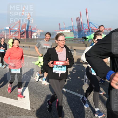 03.10.2025 - Köhlbrandbrückenlauf Yannick Fuchs http://msf.ph/oto/9179587 03.10.2025 08:52:35 Position 2 2309, 2918, 2218 meine-sportfotos.de