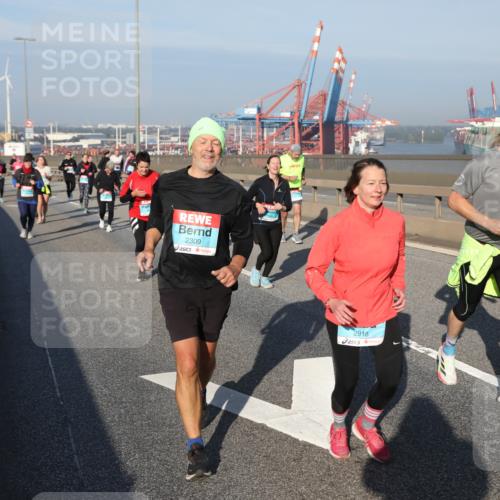 03.10.2025 - Köhlbrandbrückenlauf Yannick Fuchs http://msf.ph/oto/9179593 03.10.2025 08:52:36 Position 2 2309, 2918 meine-sportfotos.de