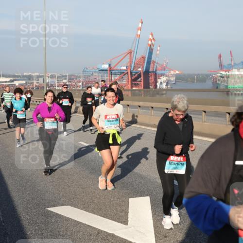 03.10.2025 - Köhlbrandbrückenlauf Yannick Fuchs http://msf.ph/oto/9179648 03.10.2025 08:52:42 Position 2 3222, 1934 meine-sportfotos.de
