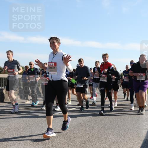 03.10.2025 - Köhlbrandbrückenlauf Yannick Fuchs http://msf.ph/oto/9179654 03.10.2025 11:19:54 Position 3 4519, 5493 meine-sportfotos.de