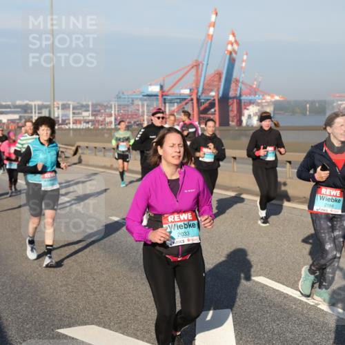 03.10.2025 - Köhlbrandbrückenlauf Yannick Fuchs http://msf.ph/oto/9179659 03.10.2025 08:52:44 Position 2 2033, 2188, 3222 meine-sportfotos.de