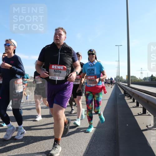 03.10.2025 - Köhlbrandbrückenlauf Yannick Fuchs http://msf.ph/oto/9179677 03.10.2025 11:19:56 Position 3 564, 5493, 5648 meine-sportfotos.de