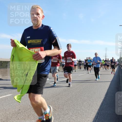 03.10.2025 - Köhlbrandbrückenlauf Yannick Fuchs http://msf.ph/oto/9179698 03.10.2025 11:19:58 Position 3 6725, 5911 meine-sportfotos.de