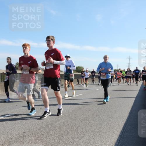 03.10.2025 - Köhlbrandbrückenlauf Yannick Fuchs http://msf.ph/oto/9179706 03.10.2025 11:19:59 Position 3 5910, 5911 meine-sportfotos.de