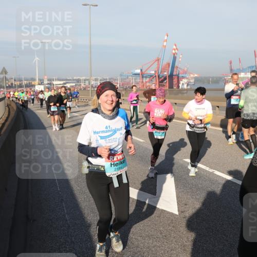 03.10.2025 - Köhlbrandbrückenlauf Yannick Fuchs http://msf.ph/oto/9179711 03.10.2025 08:52:50 Position 2 41, 29, 2012, 1804, 2194 meine-sportfotos.de