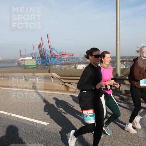 03.10.2025 - Köhlbrandbrückenlauf Yannick Fuchs http://msf.ph/oto/9179740 03.10.2025 08:52:54 Position 2 2313, 1811, 3770 meine-sportfotos.de