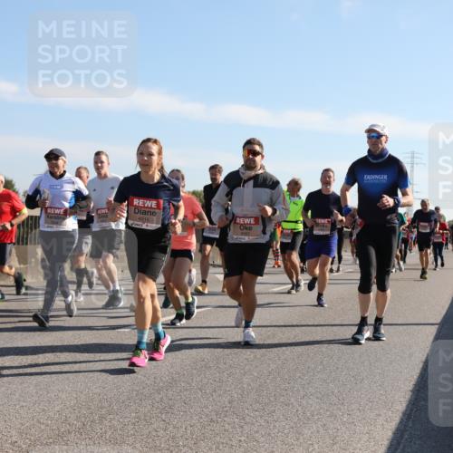 03.10.2025 - Köhlbrandbrückenlauf Yannick Fuchs http://msf.ph/oto/9179747 03.10.2025 11:20:04 Position 3 4915, 5544, 6587 meine-sportfotos.de