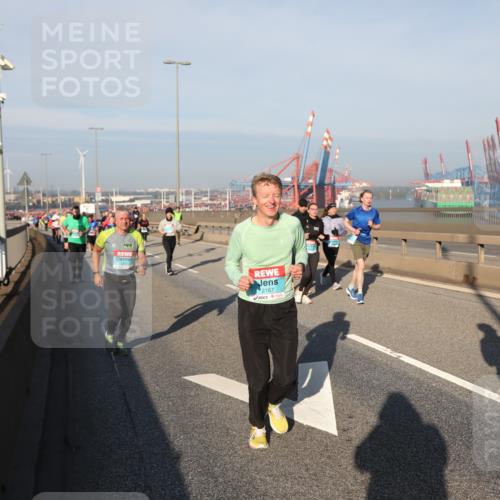 03.10.2025 - Köhlbrandbrückenlauf Yannick Fuchs http://msf.ph/oto/9179778 03.10.2025 08:52:58 Position 2 2167 meine-sportfotos.de
