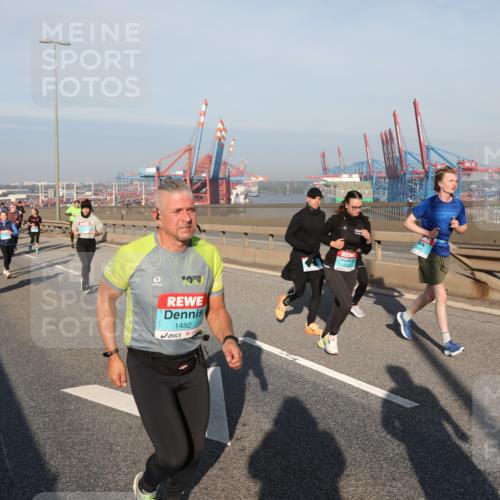 03.10.2025 - Köhlbrandbrückenlauf Yannick Fuchs http://msf.ph/oto/9179792 03.10.2025 08:53:00 Position 2 1482 meine-sportfotos.de