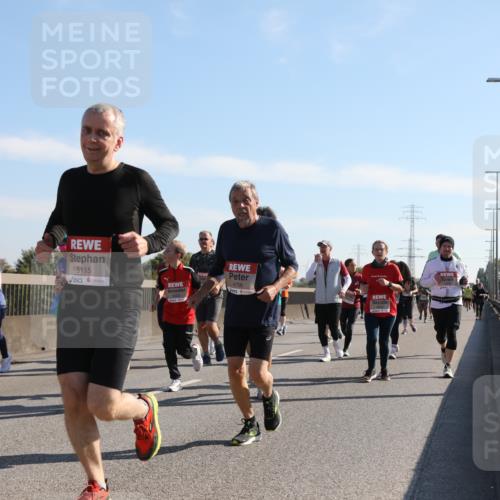 03.10.2025 - Köhlbrandbrückenlauf Yannick Fuchs http://msf.ph/oto/9179800 03.10.2025 11:20:08 Position 3 5115, 4756, 4869 meine-sportfotos.de