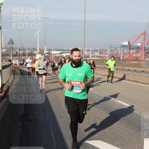 03.10.2025 - Köhlbrandbrückenlauf Yannick Fuchs http://msf.ph/oto/9179806 03.10.2025 08:53:02 Position 2 3038 meine-sportfotos.de