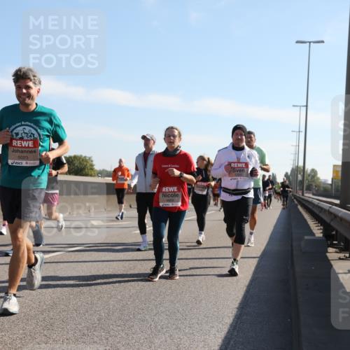 03.10.2025 - Köhlbrandbrückenlauf Yannick Fuchs http://msf.ph/oto/9179816 03.10.2025 11:20:10 Position 3 9, 5023, 4869, 5329 meine-sportfotos.de