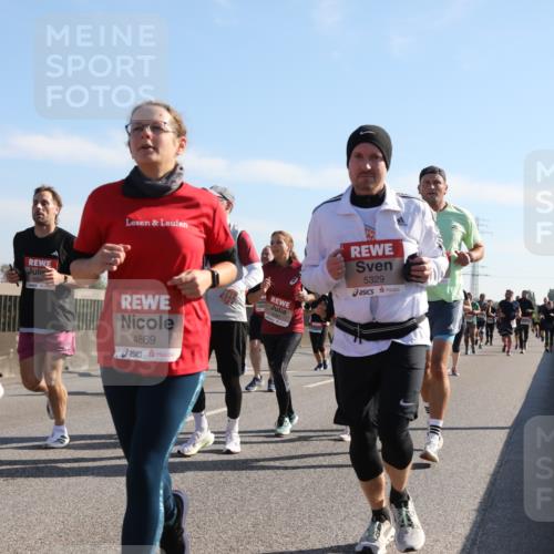 03.10.2025 - Köhlbrandbrückenlauf Yannick Fuchs http://msf.ph/oto/9179829 03.10.2025 11:20:11 Position 3 4954, 4869, 5329 meine-sportfotos.de