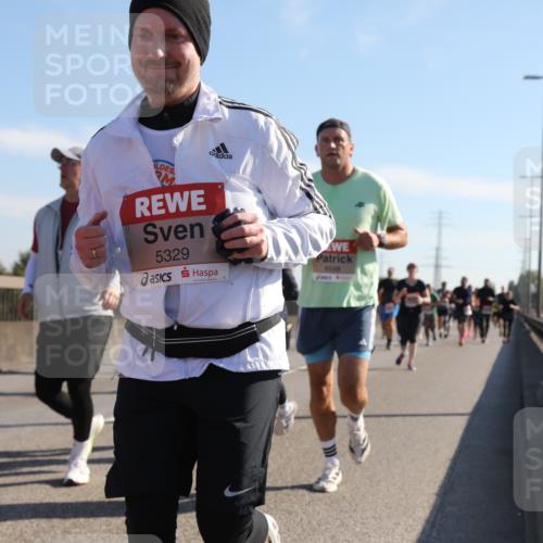 03.10.2025 - Köhlbrandbrückenlauf Yannick Fuchs http://msf.ph/oto/9179834 03.10.2025 11:20:12 Position 3 5329, 6588 meine-sportfotos.de