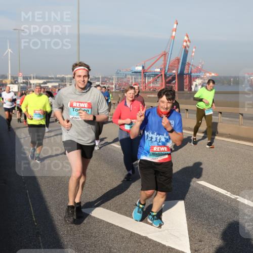 03.10.2025 - Köhlbrandbrückenlauf Yannick Fuchs http://msf.ph/oto/9179837 03.10.2025 08:53:06 Position 2  meine-sportfotos.de