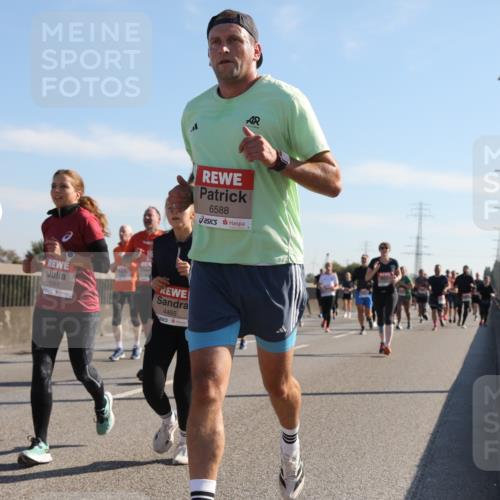 03.10.2025 - Köhlbrandbrückenlauf Yannick Fuchs http://msf.ph/oto/9179840 03.10.2025 11:20:12 Position 3 6588, 5081, 4465 meine-sportfotos.de