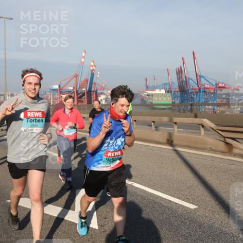 03.10.2025 - Köhlbrandbrückenlauf Yannick Fuchs http://msf.ph/oto/9179841 03.10.2025 08:53:06 Position 2 2556, 28 meine-sportfotos.de