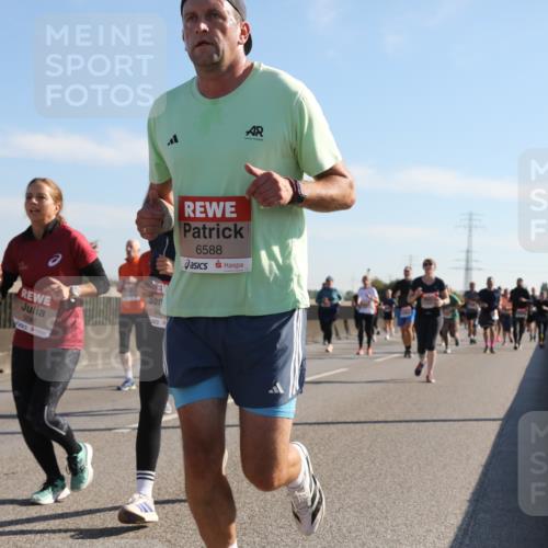03.10.2025 - Köhlbrandbrückenlauf Yannick Fuchs http://msf.ph/oto/9179842 03.10.2025 11:20:12 Position 3 5081, 6588 meine-sportfotos.de