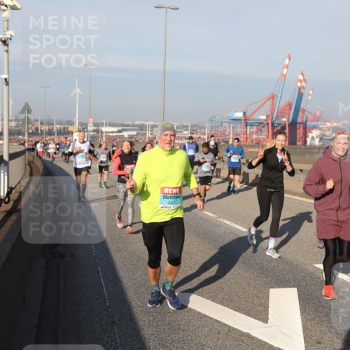 03.10.2025 - Köhlbrandbrückenlauf Yannick Fuchs http://msf.ph/oto/9179847 03.10.2025 08:53:08 Position 2 3221 meine-sportfotos.de