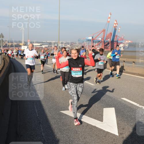 03.10.2025 - Köhlbrandbrückenlauf Yannick Fuchs http://msf.ph/oto/9179860 03.10.2025 08:53:10 Position 2 3422 meine-sportfotos.de
