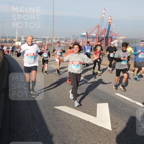 03.10.2025 - Köhlbrandbrückenlauf Yannick Fuchs http://msf.ph/oto/9179870 03.10.2025 08:53:11 Position 2 2456 meine-sportfotos.de