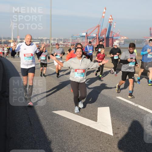 03.10.2025 - Köhlbrandbrückenlauf Yannick Fuchs http://msf.ph/oto/9179872 03.10.2025 08:53:11 Position 2 3423, 2456 meine-sportfotos.de