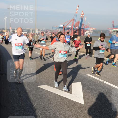 03.10.2025 - Köhlbrandbrückenlauf Yannick Fuchs http://msf.ph/oto/9179875 03.10.2025 08:53:11 Position 2 3423, 2456 meine-sportfotos.de