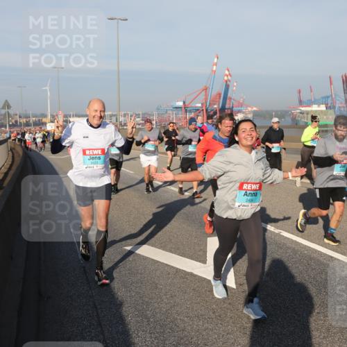 03.10.2025 - Köhlbrandbrückenlauf Yannick Fuchs http://msf.ph/oto/9179883 03.10.2025 08:53:12 Position 2 3423, 2456 meine-sportfotos.de