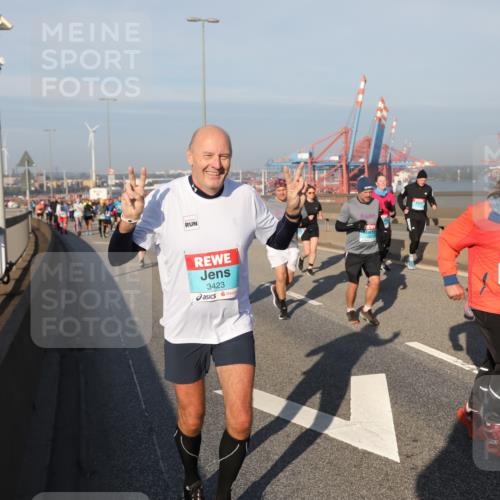 03.10.2025 - Köhlbrandbrückenlauf Yannick Fuchs http://msf.ph/oto/9179890 03.10.2025 08:53:13 Position 2 3423, 2350 meine-sportfotos.de