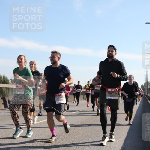 03.10.2025 - Köhlbrandbrückenlauf Yannick Fuchs http://msf.ph/oto/9179899 03.10.2025 11:20:19 Position 3 4291, 6660, 6299 meine-sportfotos.de
