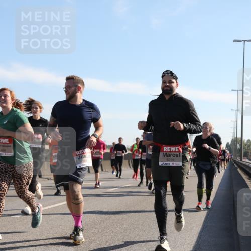 03.10.2025 - Köhlbrandbrückenlauf Yannick Fuchs http://msf.ph/oto/9179901 03.10.2025 11:20:19 Position 3 4291, 6660, 6299 meine-sportfotos.de