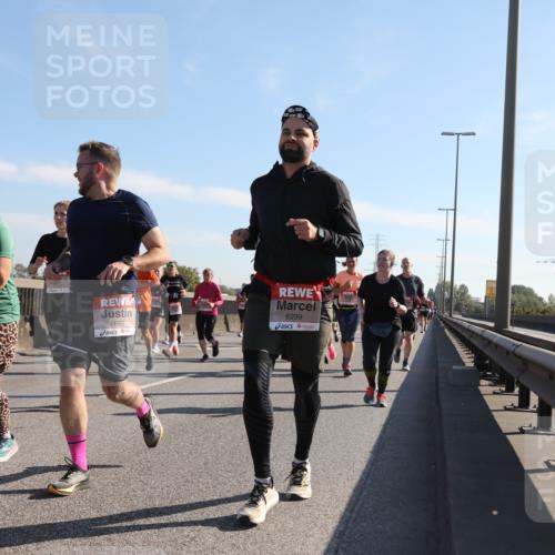 03.10.2025 - Köhlbrandbrückenlauf Yannick Fuchs http://msf.ph/oto/9179903 03.10.2025 11:20:20 Position 3 4291, 6660, 6299 meine-sportfotos.de