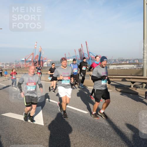 03.10.2025 - Köhlbrandbrückenlauf Yannick Fuchs http://msf.ph/oto/9179905 03.10.2025 08:53:15 Position 2 3022, 3024 meine-sportfotos.de